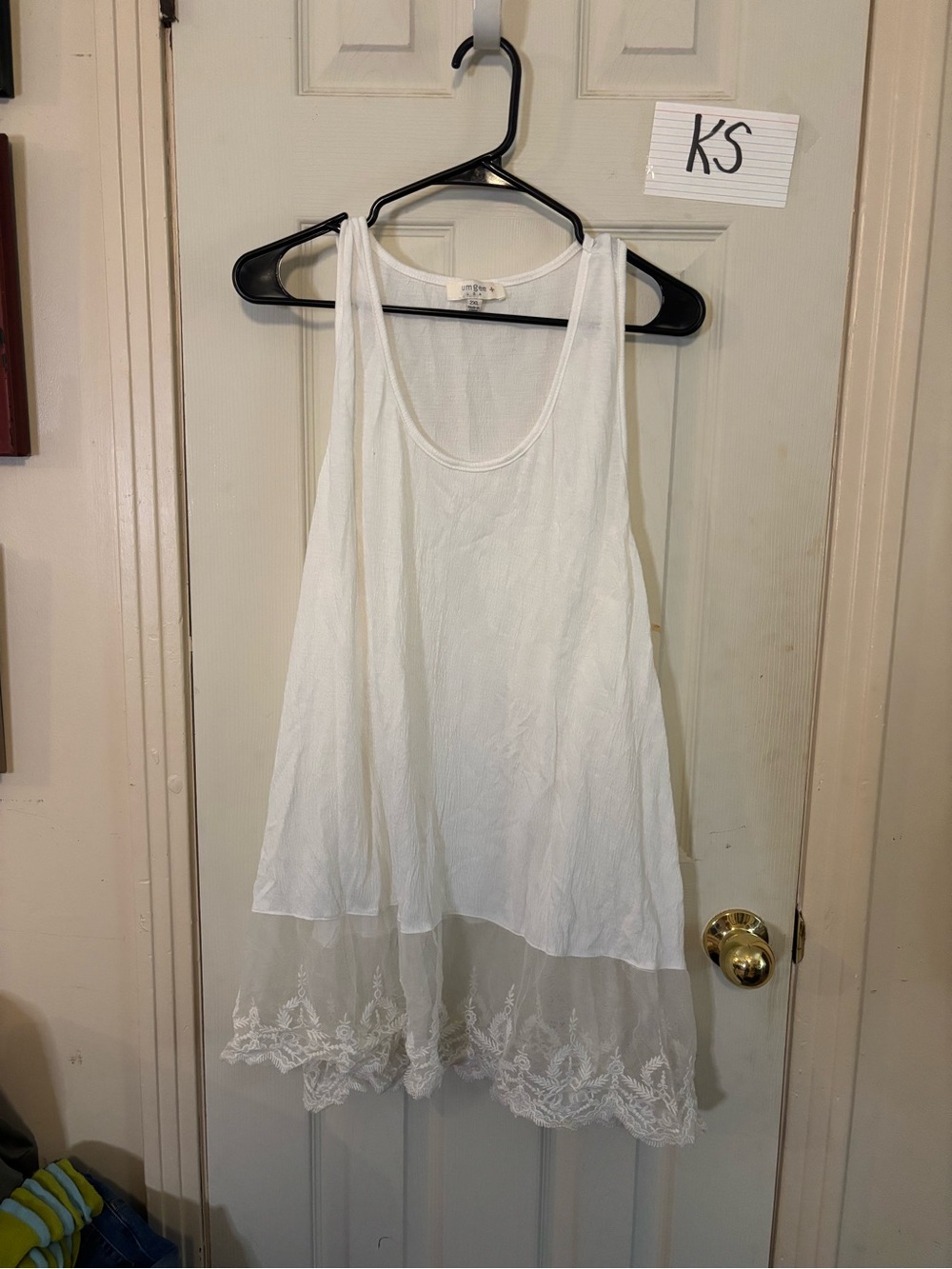 Umgee White Lace-Hem Flowy Camisole